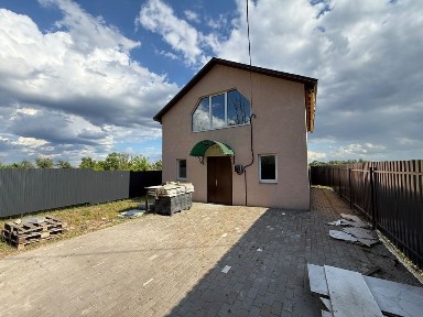 Будинок 90 м² у Гостомелі, тиха вулиця, поруч озеро.