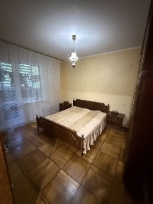 Повноцінна трьохкімнатна квартита з ремонтом та меблями! Центр міста!