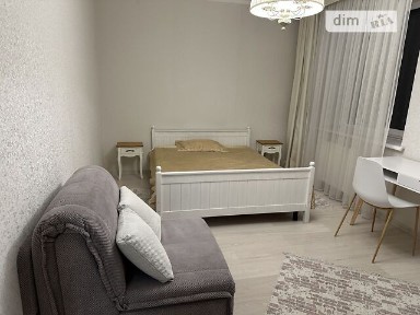 Здам подобово 1к квартиру на вул. Степана Бандери 35, кв. 18 • ID 33907179