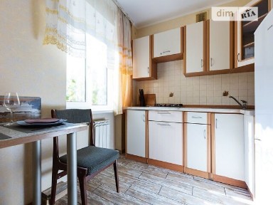 Здам подобово 1к квартиру на вул. Вінстона Черчилля 27/2 • ID 33764055