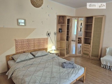 Мала Житомирська вулиця, район Шевченківський, Київ, метро Майдан Незалежності, вул. Мала Житомирська 15Б • ID 33729427