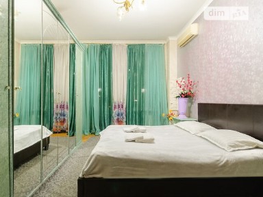 Здам подобово 3к квартиру на вул. Хрещатик 21 • ID 33575376