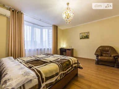 Здам подобово 2к квартиру на вул. Осіння 33 • ID 33455882