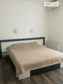 Здам подобово 1к квартиру на вул. Дмитріївська 14 • ID 33184339
