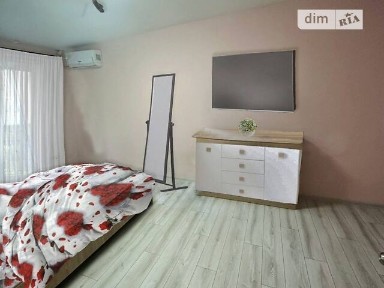Здам подобово 1к квартиру на вул. Воскресенська 12 • ID 32569840