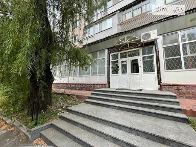 Продаж офісного приміщення 500 кв. м. на 1 поверсі на вул. Карела Чапека 15, п'ятиповерхова будівля • ID 34713511