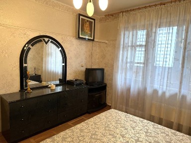 Київ, Дарницький, вулиця Бориса Гмирі 5