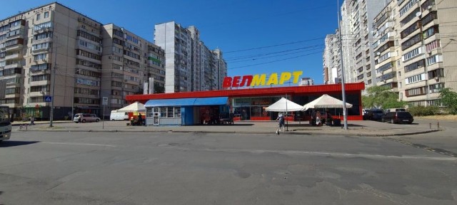 Продам магазин с сетевым гипермаркетом. Окупаемость до 7 лет.