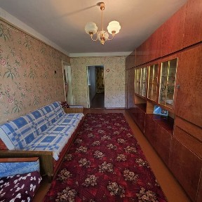 Продається двохкімнатна по вул. Добровольського