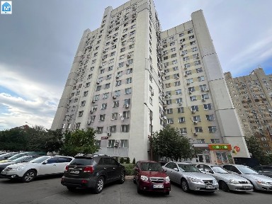 Київ, вулиця Левка Лук'яненка, 2/4