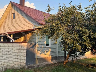ПРОДАЄТЬСЯ ЗАТИШНИЙ БУДИНОК з приватизованою земельною ділянкою 10 сот.