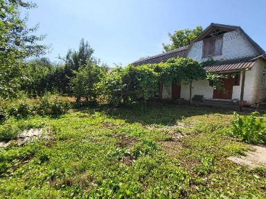 Затишний будинок у передмісті чудовий варіант для сімейного життя.