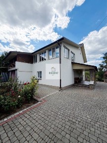 Продам готовий для життя будинок з гаражем, 20 соток приватизованої землі