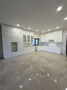 Будинок 207 м² з ремонтом, 4 спальні, басейн, тераса, 8,5 соток