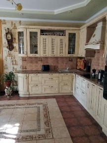 Продам двухэтажный дом с ремонтом и мебелью +арендный бизнес на 10 сотках, рядом с морем.