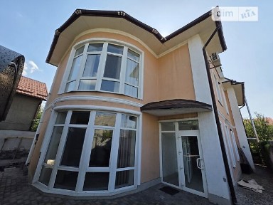 Довгострокова оренда будинку від посередника з верандою на вул. Комарова Михайла • ID 34661980