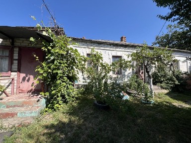 Квартира на землі по вул. Одеська, центр