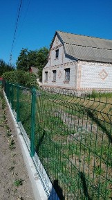 Недобудова з дачним облаштованим будинком