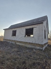 Будинок з земельною ділянкою