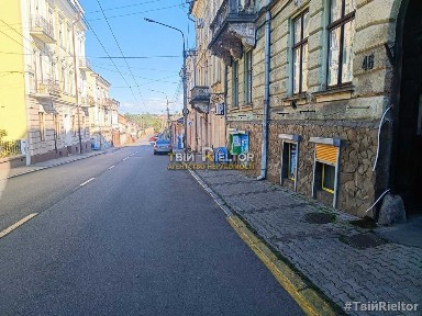 Продам фасадне приміщення 94 м² у центрі Чернівців, Руська