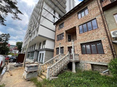 Продаж будівлі в центрі Яремче