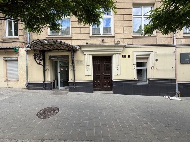 Продаж фасадного комерційного приміщення вул. Героїв Майдану 61 м2