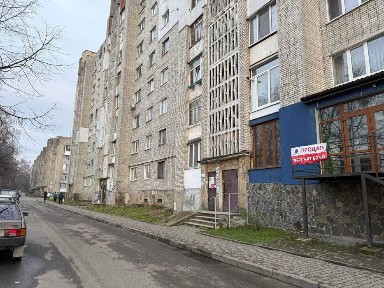 Продаж фасадного комерційного приміщення - 69 м² вул. Довженка
