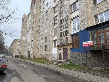 Продаж фасадного комерційного приміщення - 69 м² вул. Довженка