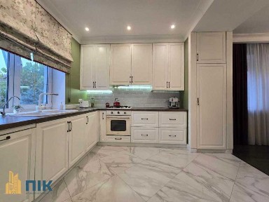Продаж 5-кімнатної квартири 191 м², Райдужна вул.