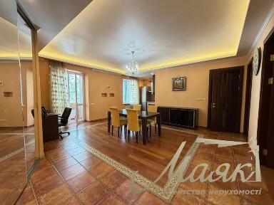 Без комісії/Оренда 3-кімнатної квартири 90 м² на Микільсько-Ботанічній, 2/Історичний Центр/2 спальні/Джакузі/Низький Поверх