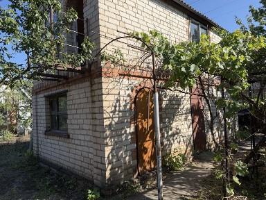 Продається дача на Карачунах.