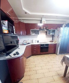 Продам 3-кімнатну квартиру з холом біля парку Грушевського