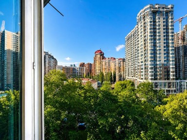Київ, Печерський, вулиця Євгена Коновальця 35