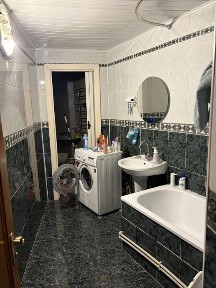 Срочно продается квартира 93кв. м.4комнаты.