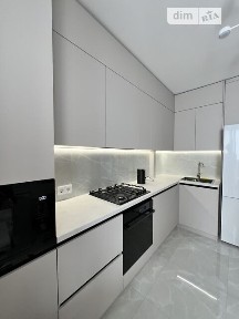Продаю 3-кімнатну квартиру з новим сучасним ремонтом на Пасічній