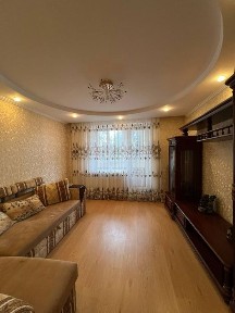 Трикімнатна квартира біля ринку