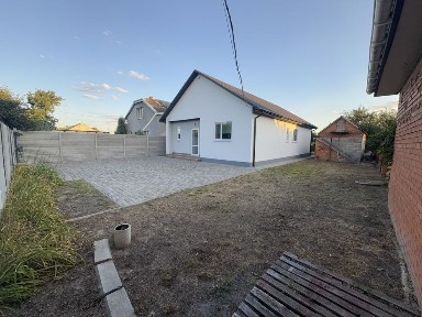 Підгородне, Шкільна 3