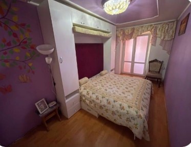 Продаж 2-кімнатної квартири на вул. Січових стрільців в самому центрі м. Новояворівська Загальна площа - 45 кв. м. 5/5 цегляного будинку. Ізольовані к
