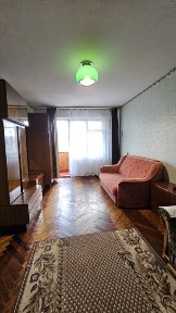 Продам 1- но кімнатну квартиру в центрі Боярки! Район Гімназії.