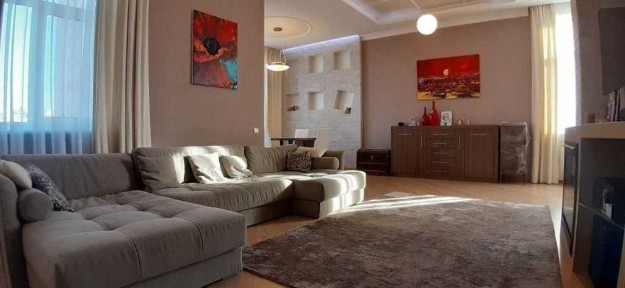 Київ, Дмитрівська вул., 66а