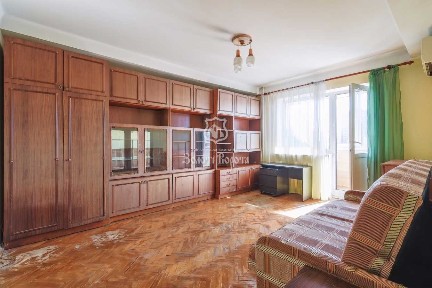 Київ, Русанівська наб., 8