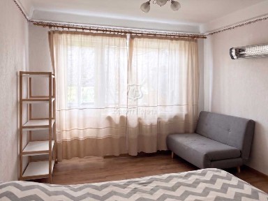 Київ, Празька вул., 28