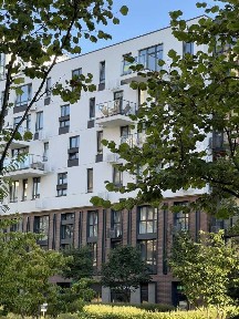Продаж 3-кімнатної квартири 78 м², Салютна вул., 2