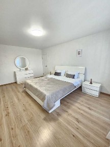 Київ, Москвіна вул., 5-7