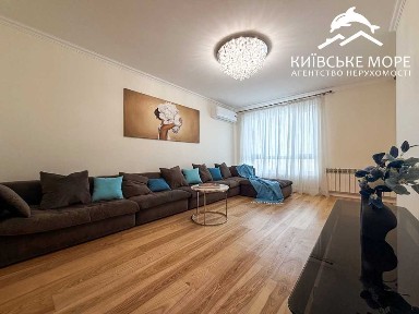 Київ, Воскресенська вул., 18