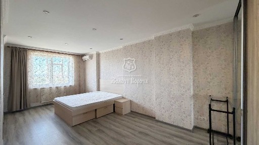 Київ, Ревуцького вул., 9