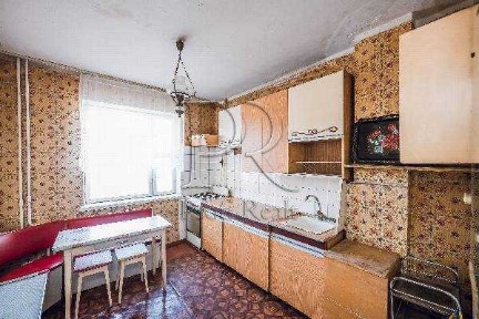 Київ, Райдужна вул., 21А