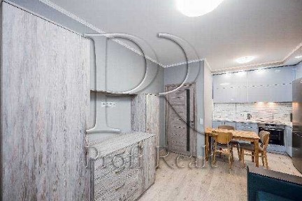 Київ, Правди просп., 43А
