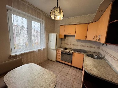 Київ, Анни Ахматової вул., 14Б