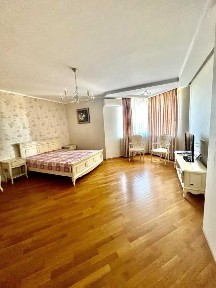 Київ, Саперно-Слобідська вул., 22